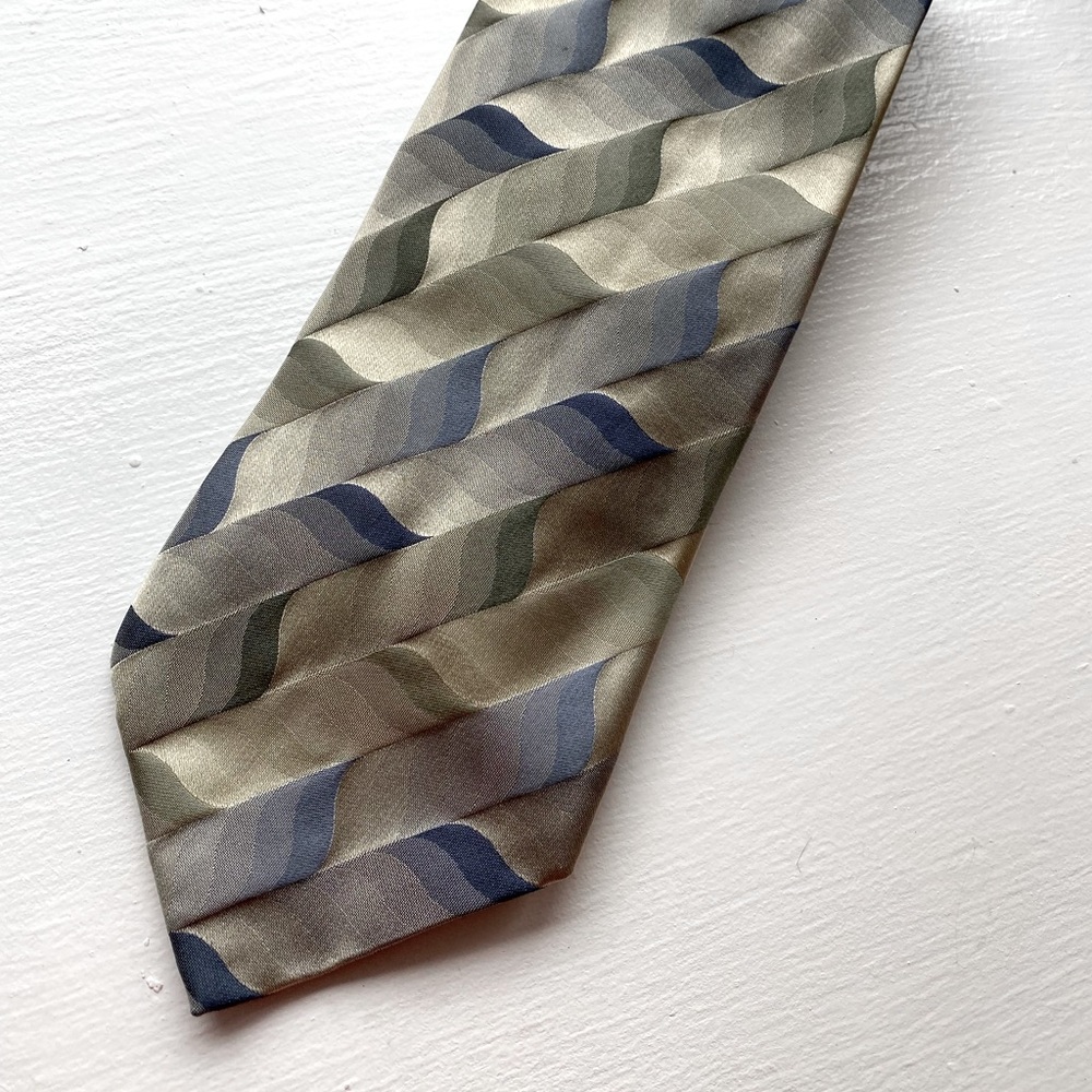 Vintage Tino Cosma Silk Necktie Handmade in Italy Wavy Striped Pattern